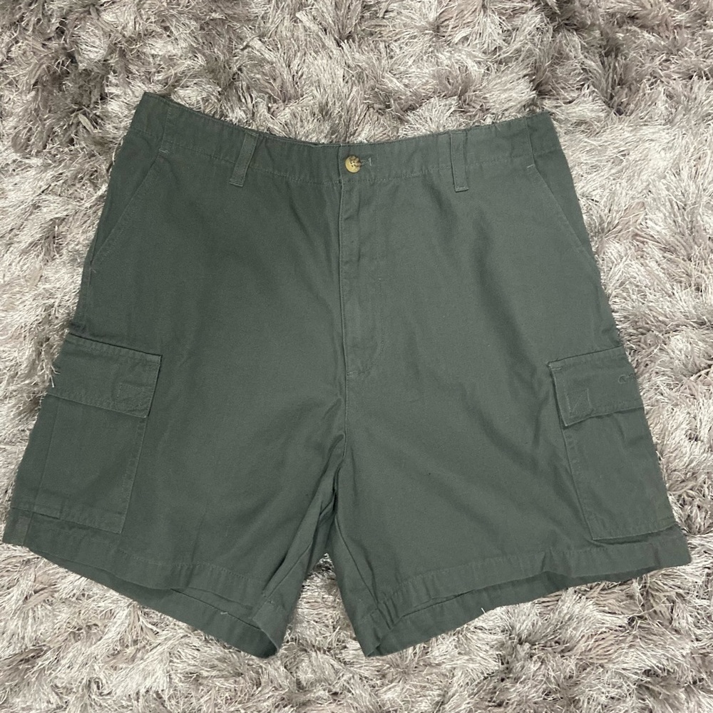 Cherokee women green 100% cotton cargo shorts. Size 14. NWOT.